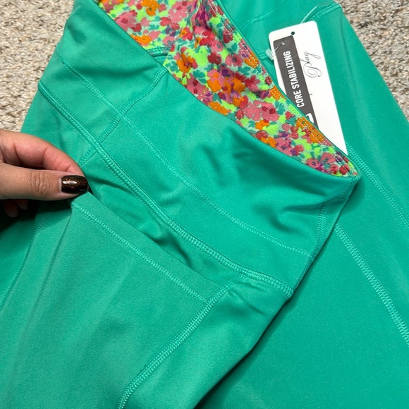 Nanette Lepore compression cropped active leggings, vivid green NWT - Picture 4 of 5